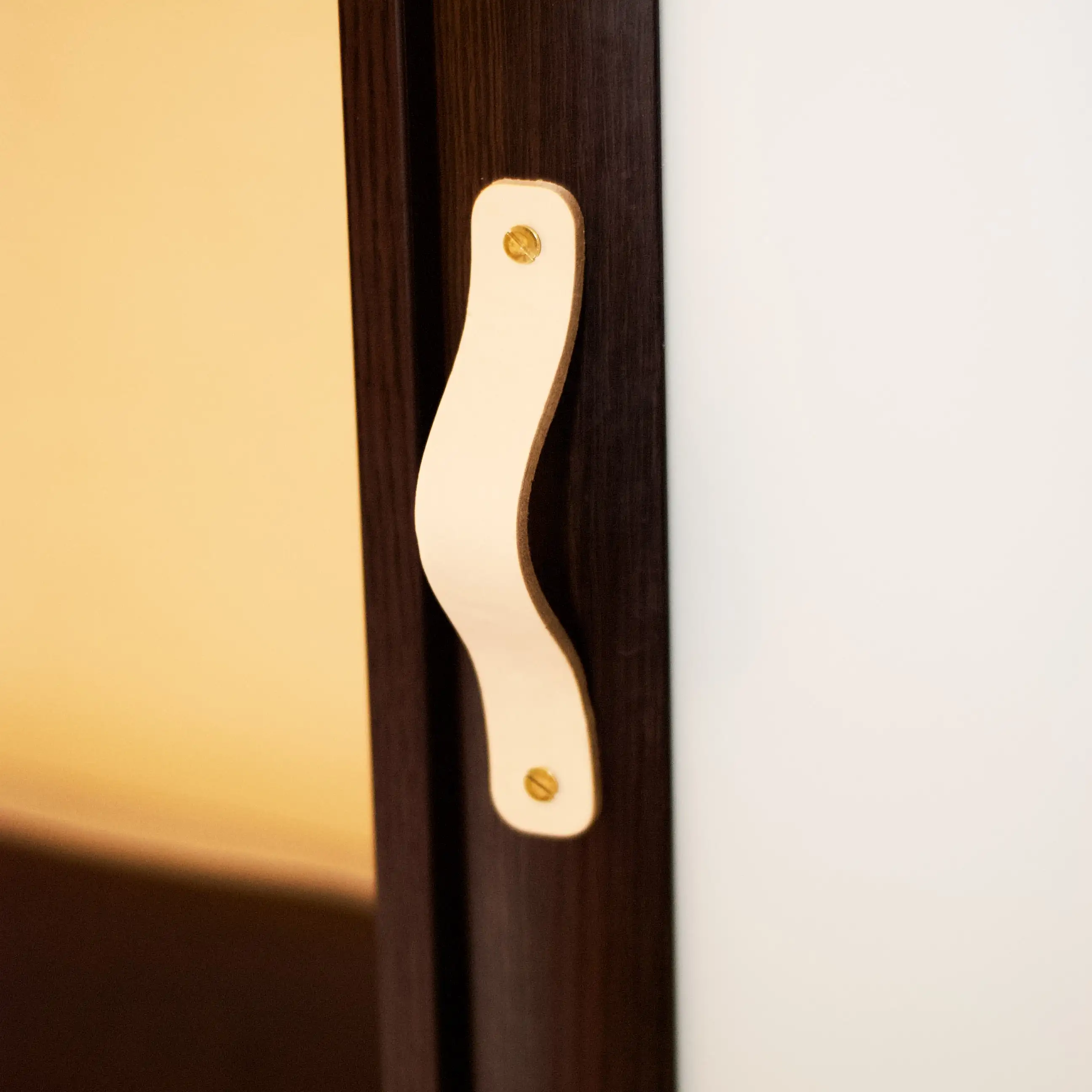 Рисунок 5 - Мебельная ручка из натуральной кожи