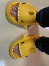 Zapatillas divertidas con forma de tiburón para niños y niñas, zapatillas antideslizantes para el hogar, zapatos de playa azules y rosas, para verano, 2021