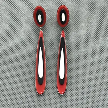 

VICTORIO & LUCCHINO pendiente for Women teardrop with Onix, Coral and Pearl.