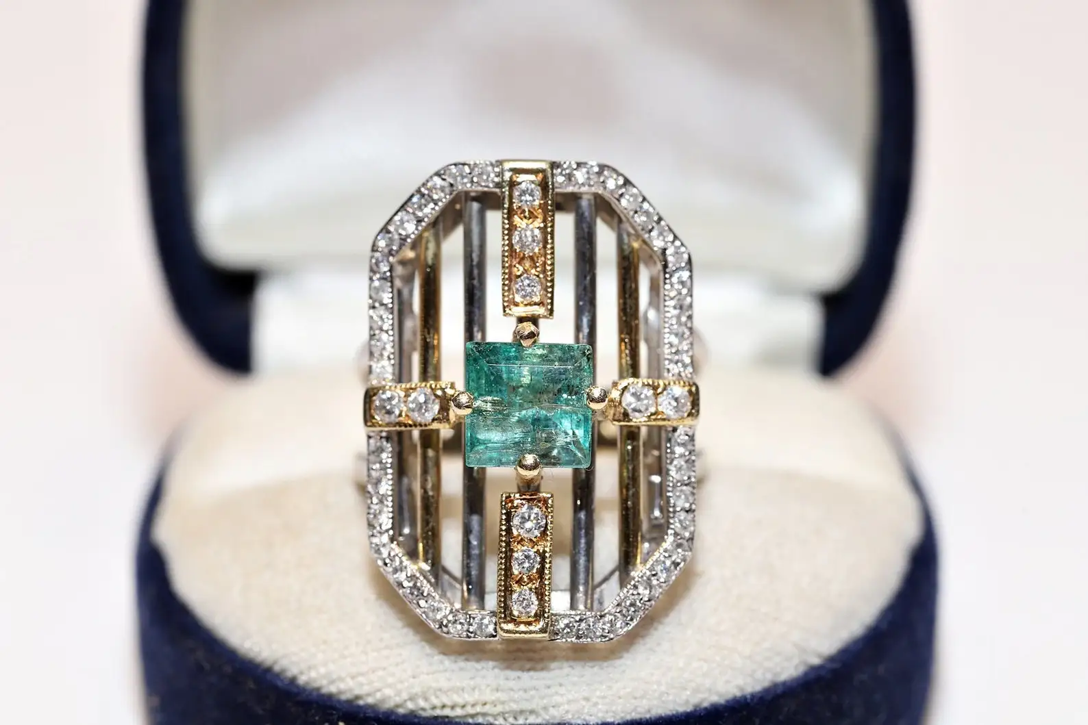 

Perfect Old Vintage 14k Gold Natural Diamond And Emerald Decorated Pretty Strong Ring
