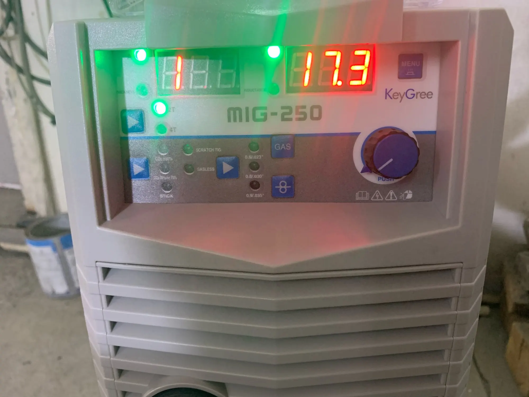Отзыв о товаре KeyGree 250a портативный синергический сварочный аппарат CO2 MIG 3 в 1 StickMIGLift TIG сварочный аппарат, газовыебезгазовые mig Сварочные аппараты от пользователя A***a