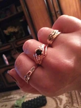 Huitan-Anillo de bruja para mujer, piedra negra única, ajuste giratorio, Diseño de banda, Color oro rosa, anillos de dedo de compromiso para mujer, venta al por mayor