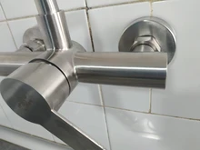 SUS304 Acero inoxidable caliente y Grifo de Agua Fría montado en la pared grifo de fregadero de cocina de doble Control