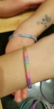 Pulsera de silicona luminosa para niños, brazalete con movimiento de letras de colores caramelo, correa de goma estampada, joyería para bebé, 10 Uds.