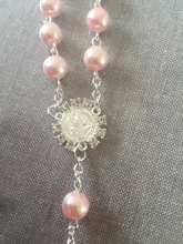 Perla de imitación de cuentas católica Rosario Católico comunión color plata alas colgantes del Crucifijo pulsera lindo regalo