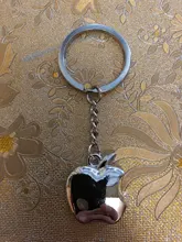 Nueva llegada de Metal llavero de manzana regalos creativos llavero con forma de manzana anillo coche llave anillo