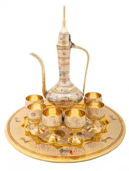 

Kumgan with a tray and glasses