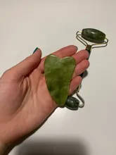 Gua Sha-Rodillo verde 2 en 1, herramientas de Jade Natural, masajeador con piedras para cara, cuello, espalda y Jawline