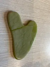 Gua Sha-rascador de piedra de Jade en forma de corazón, tablero hecho a mano de Gua Sha, rascador antiarrugas para el cuidado de la piel, belleza, 1 unidad