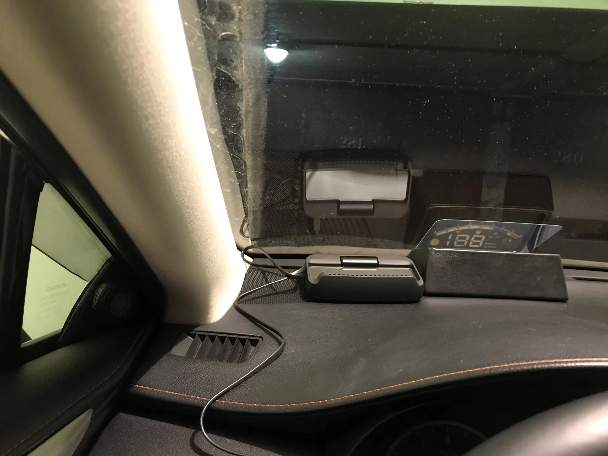 Отзыв о товаре Проектор EANOP M40PLUS, зеркало на лобовом стекле, дисплей OBD2, Winshield, измеритель скорости вращения, скорость проектора, расход масла, приложение дл... от пользователя V***v