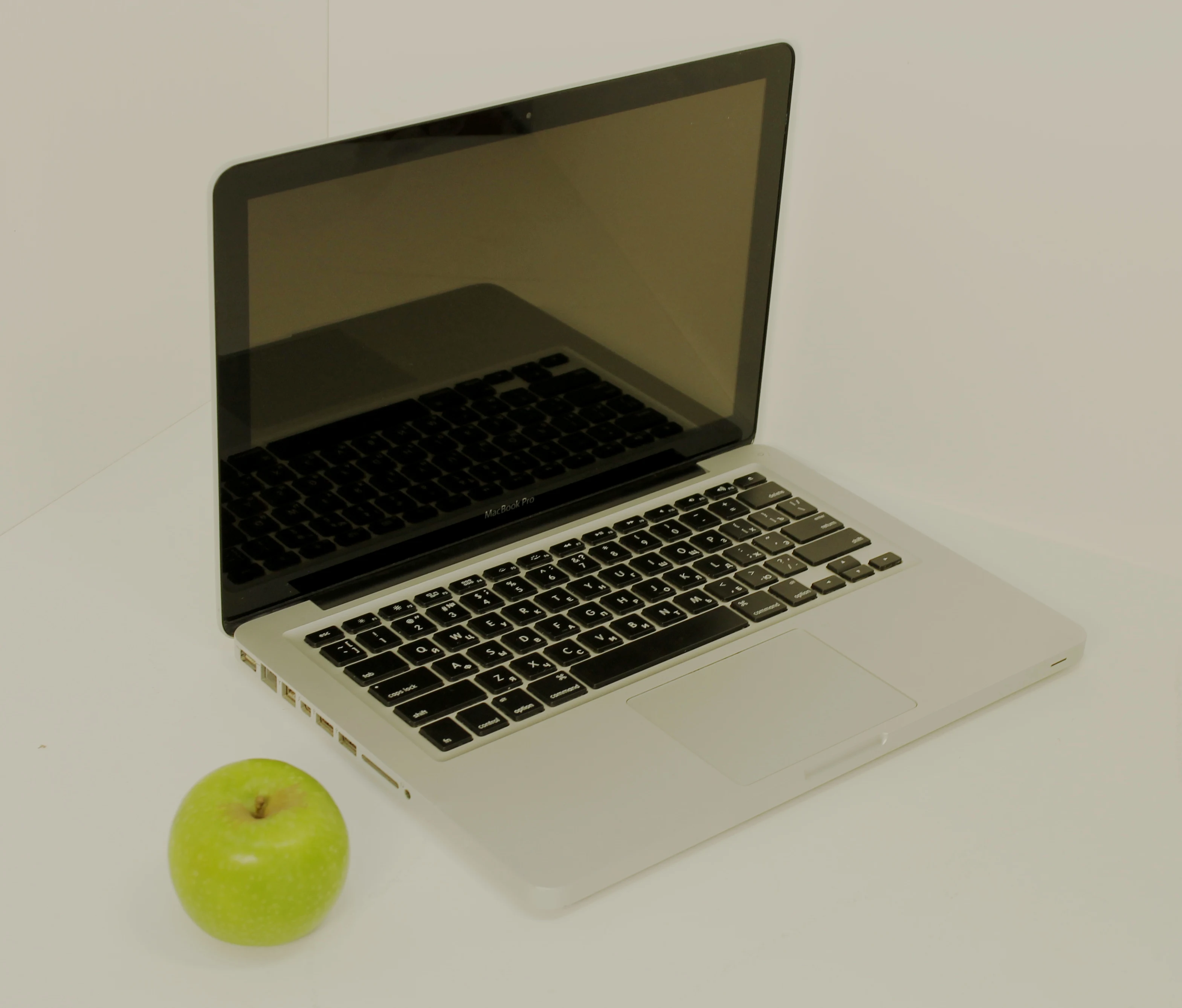 макбук про Early 2011\i7 2 7GHz\HD Graphics 3000 512M\8Gb\SSD 120Gb\13 3|Ноутбуки| |