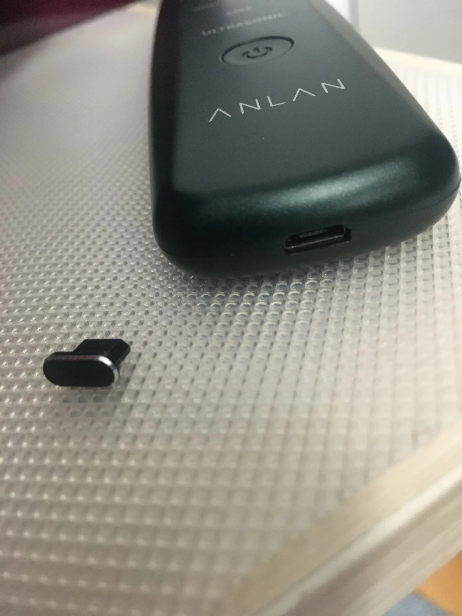 Отзыв о товаре ANLAN Ультразвуковой скрабер скруббер, ионная лопатка для чистки лица, пилинг, лифтинг для лица, удаление угрей, терапия красным светом для удаления черных точек blackhead remover узи чистка ультразвуковая чистка лица от пользователя B***a