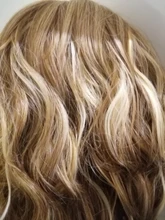 Pelucas sintéticas rizadas para mujeres afroamericanas, pelo de Cosplay de fibra resistente al calor, longitud media, flequillo lateral libre, color rubio Emir