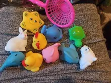 Juguetes flotantes de goma suave para nadar, 10 Uds., animales bonitos de colores, sonido al estrujar, juguetes para bebés