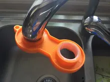 Herramienta de limpieza Universal, llave de cuatro burbujeador, desmontaje de salida, grifo de agua, lados amarillos