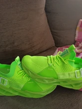 Zapatillas deportivas transpirables de malla para hombre y mujer, calzado ligero y suave y grueso con agujeros para parejas