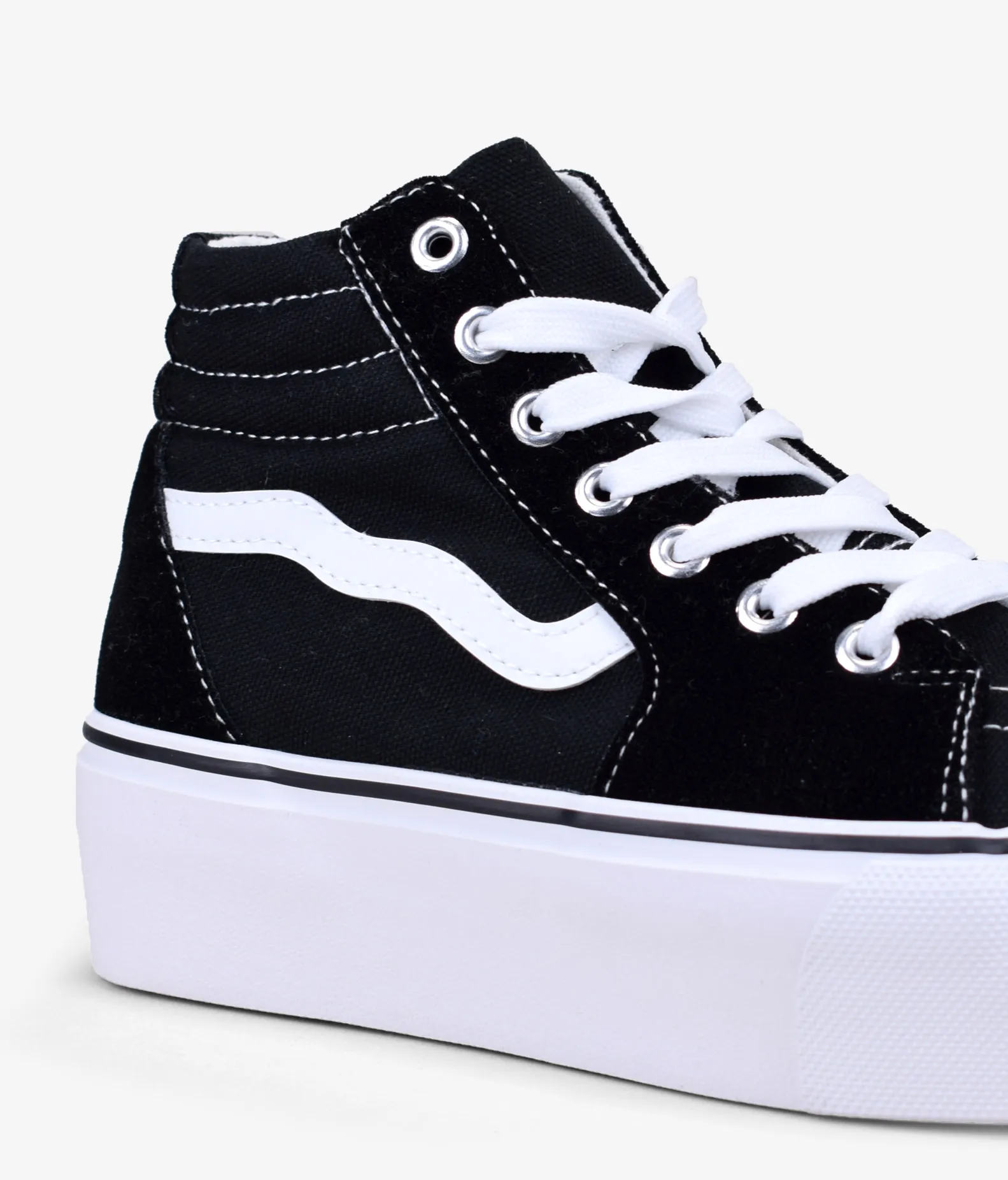 BOSANOVA black buttoned sneakers