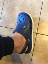 Zapatillas tipo zuecos para hombre, sandalias a la moda, zueco cómodo y transpirable con una tira que envuelve el tobillo, calzado con fondo suave de EVA, novedad, ideal para la playa, 2020