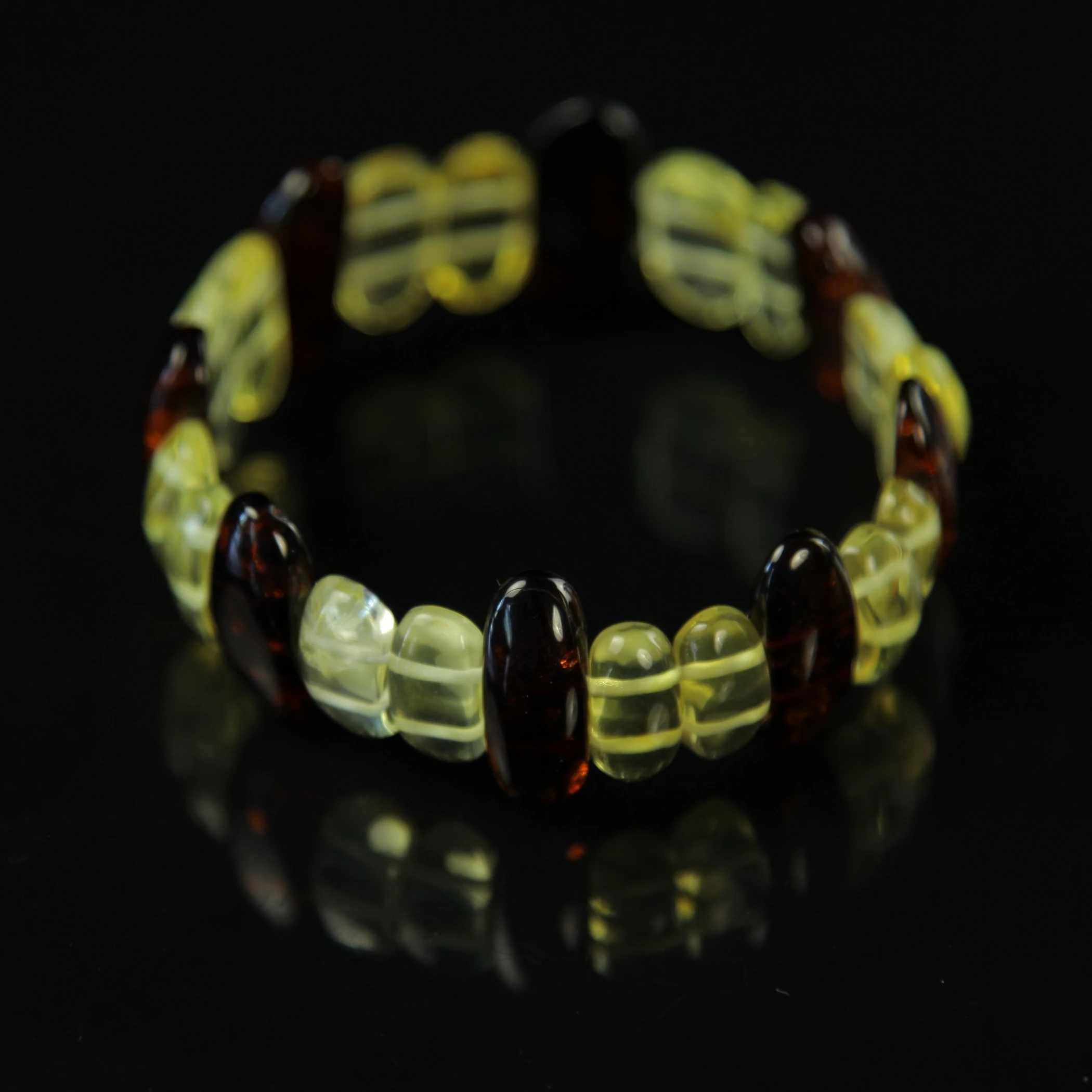 Браслет из балтийского янтаря для