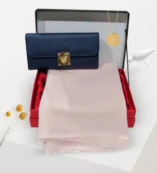 

Women Custom Is Gold Round Hearts Pendant Wallet Shawl Gift Set