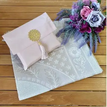 

Gift Hajj Umrah Sets Gift Mawlıd Sets rugs Prayer Rugs with Slub Brooch and Cotton Taffeta Prayer Rugs