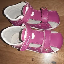 Apakowa-zapatos clásicos de moda para niños y niñas, sandalias de cuero PU para niñas pequeñas, mariposa con soporte para arco