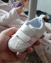 Zapatos de cuna de piel sintética para bebé recién nacido, zapatillas de deporte para niño y niña