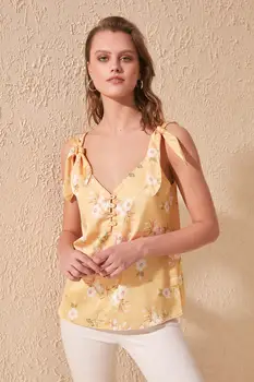 

Trendyol Flower Pattern Blouse TWOSS20BZ1136