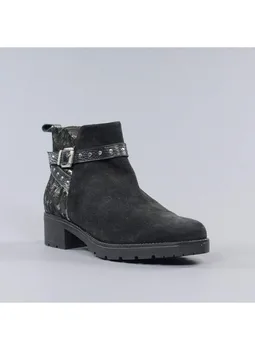 

Black ankle boots. arb2