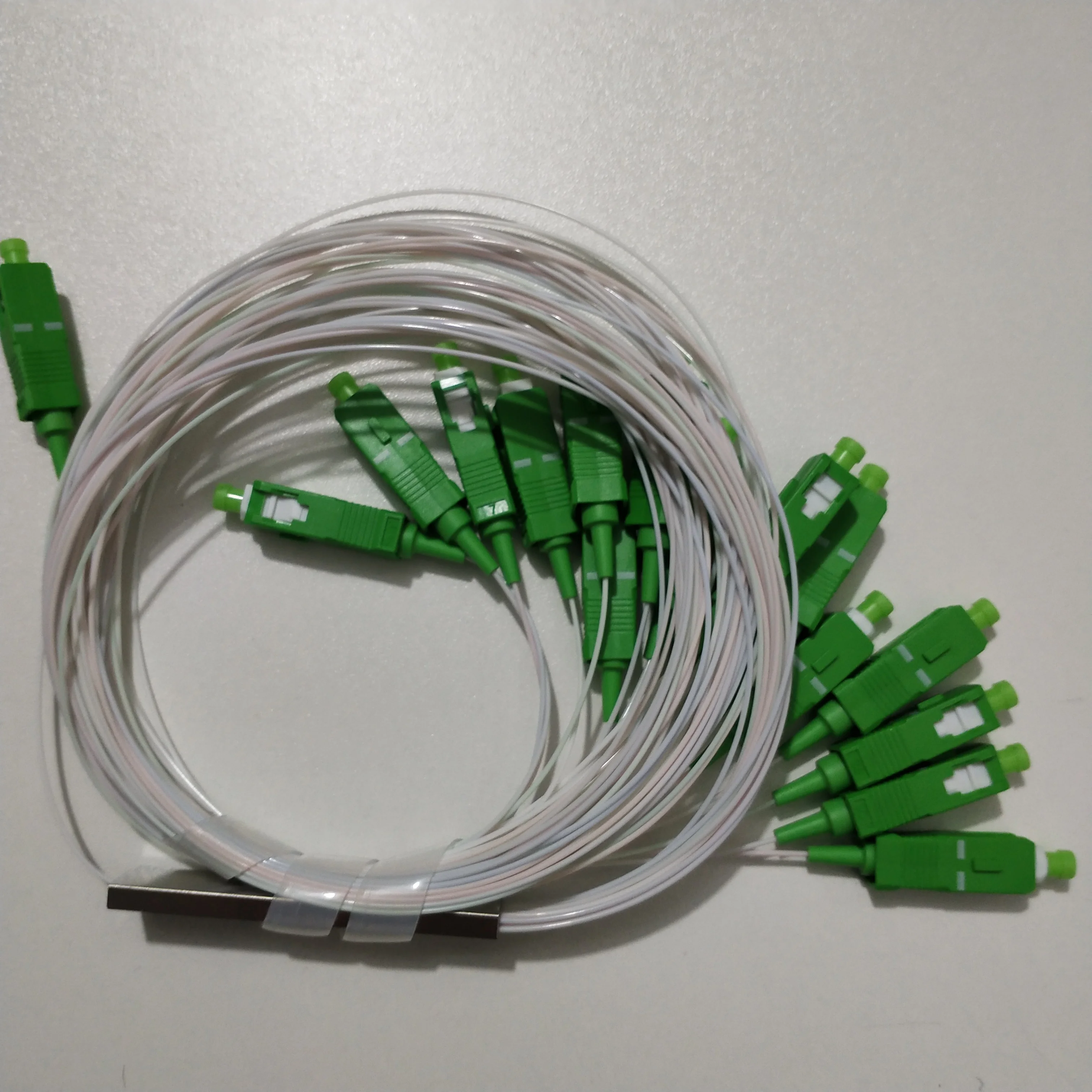 

30 шт. Φ 1x16 с разъемом sc/apc зеленого цвета FTTH 0,9 мм OEM PLC