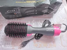 Cepillo que seca y volumiza el pelo de un solo paso, el cepillo produce aire caliente y puede alisar y arizar el pelo
