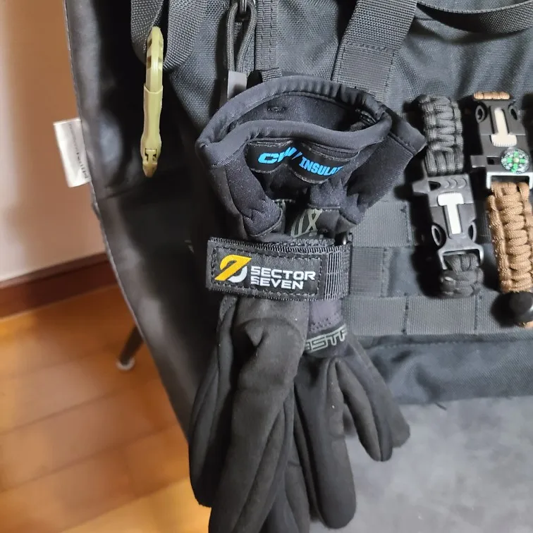 Recensione di foto di guanti da arrampicata tattici all'aperto per fan militari con gancio per guanti multiuso