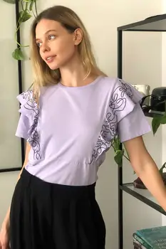 

Trendyol Embroidered Knitted Blouse TWOSS20BZ1661