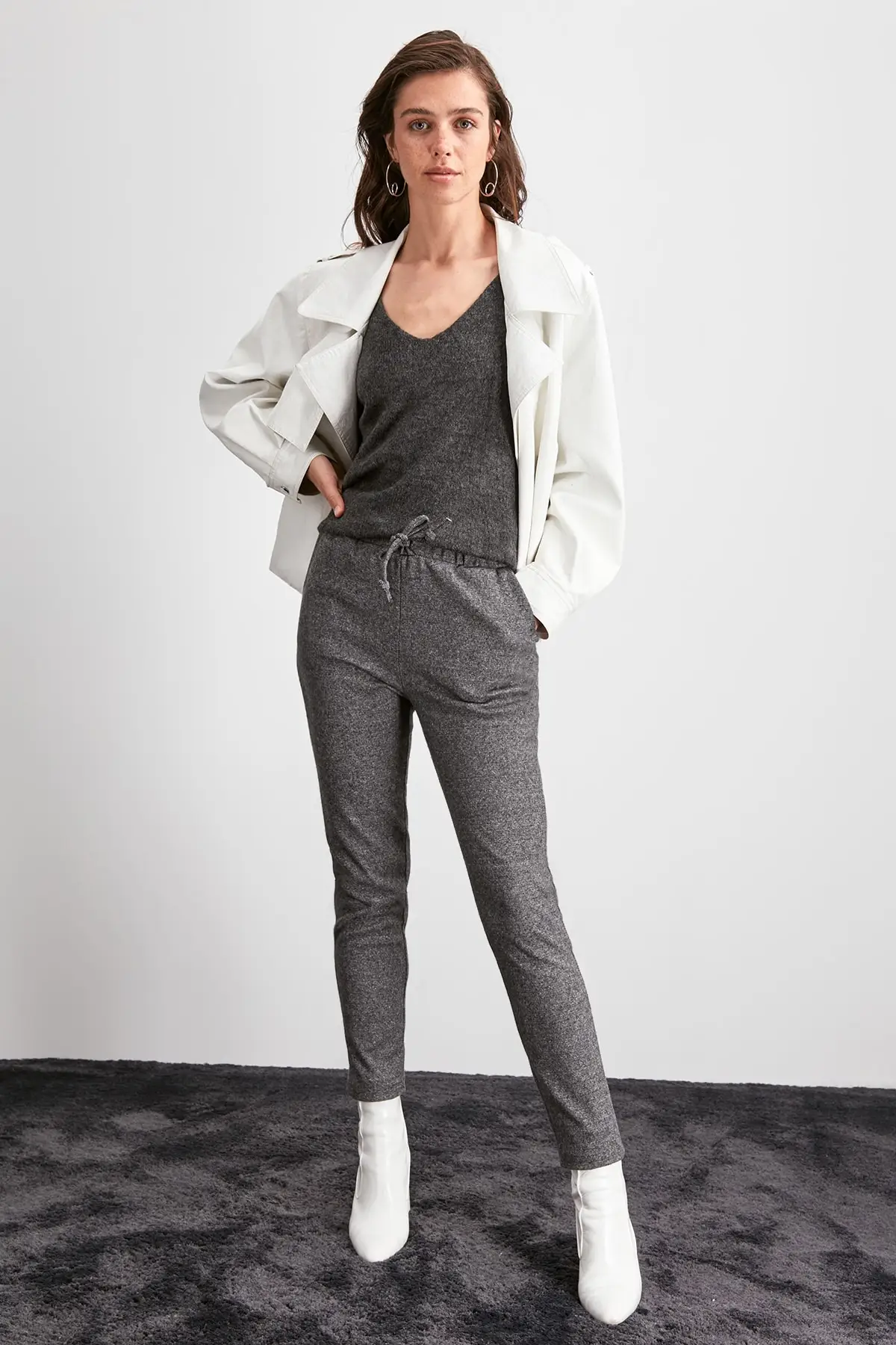 Trendyol резиновые детальные брюки TWOAW20PL0587