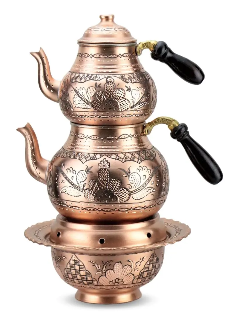 Медный чайник с розами и оттоманский карьер
