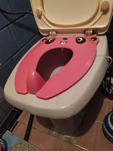 Asiento de entrenamiento para el baño asiento de inodoro portátil, Material PP para niños pequeños con bolsa de transporte y 10 paquetes de fundas desechables para asientos de inodoro (rosa)