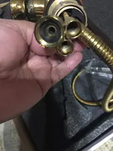 Grifo giratorio de cocina de oro Latón de lujo moderno, grifo extraíble para fregadero, con una sola manija afilada, agua fría y caliente de un solo orificio