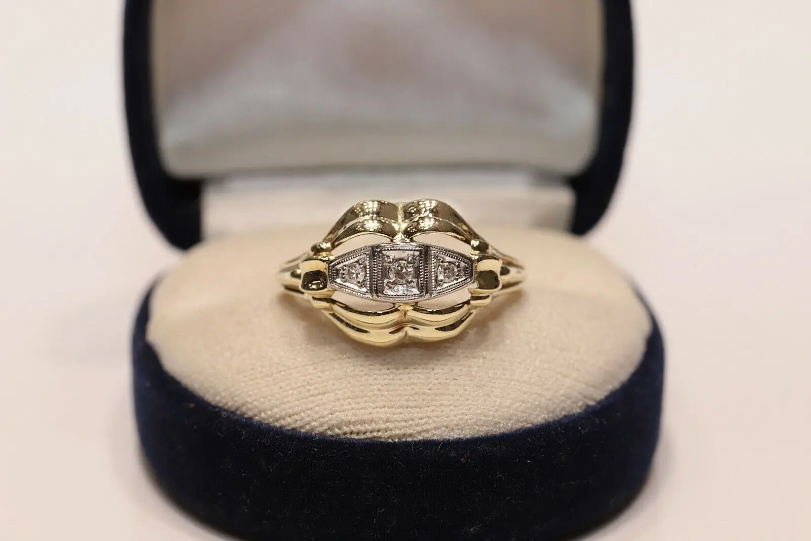 

ANTIQUE ORIGINAL VICTORIAN 14K GOLD NATURAL DIAMOND DECORATED PRETTY RING