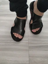 Zapatillas de verano para hombre, zapatos de piel auténtica para exteriores, chanclas suaves de talla grande 47, zapatillas informales, zapatos con conducción transpirable para playa