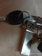 Llaveros de aleación de titanio para hombre, llaveros de anillos pendiente hebilla superligero para coche, regalo creativo masculino, venta al por mayor