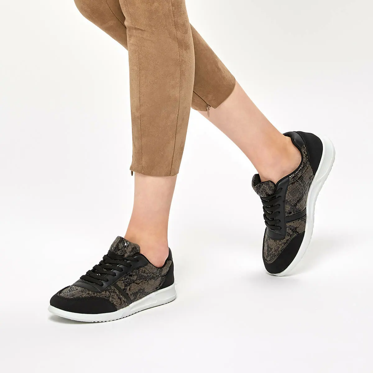

FLO 92.314856YZ Black Women Sneaker Polaris
