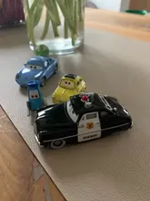 Disney-Coche de juguete Pixar Cars 2 de Metal fundido a presión de Luigi y calibre 1:55, nueva marca en Stock, Disney Cars 2 y Cars 3, envío gratis