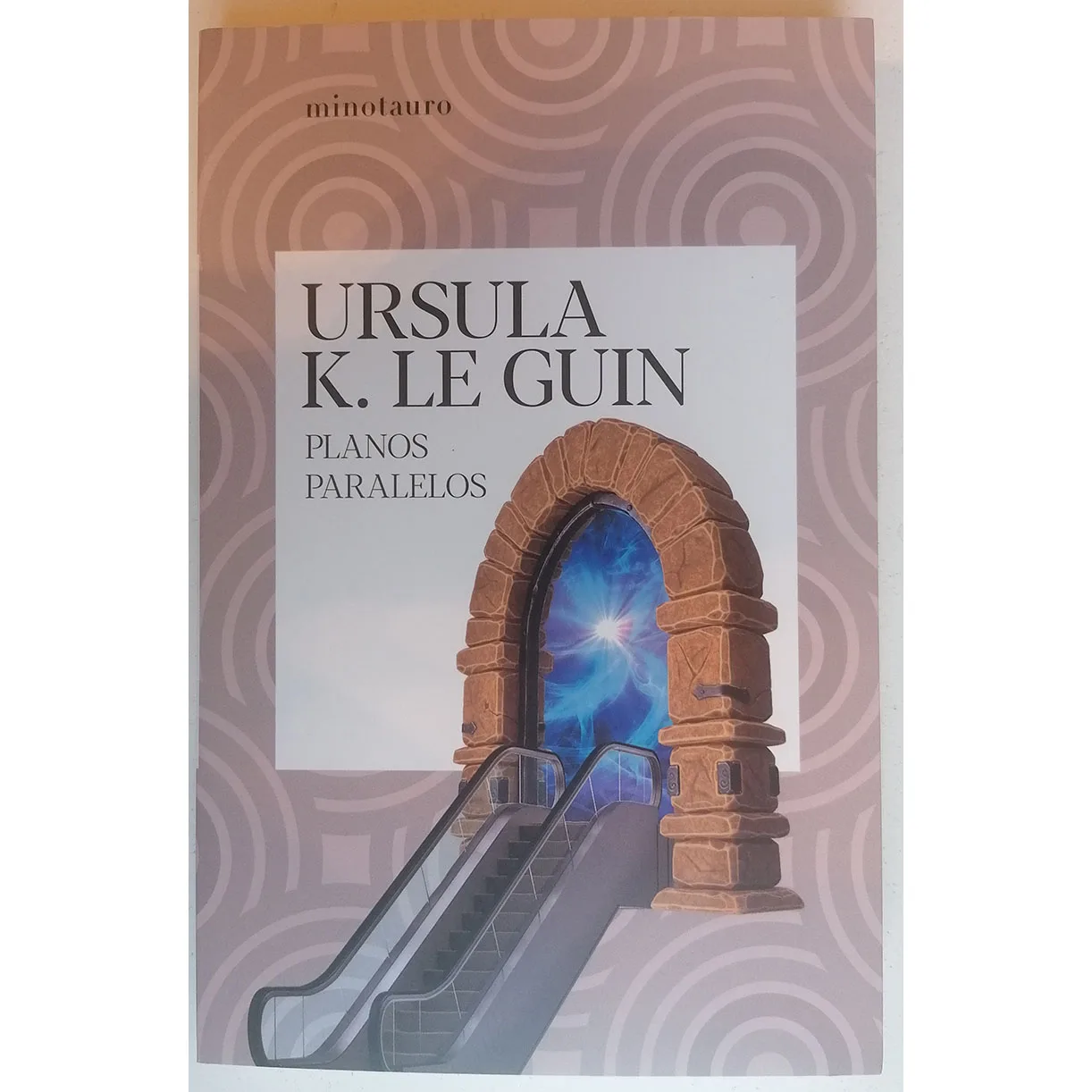 Romanzo, Aerei Paralleli, Autore Ursula K. Le Guin, Anno 2021, Fantascienza, Ultima Edizione, Ed. Minotaur