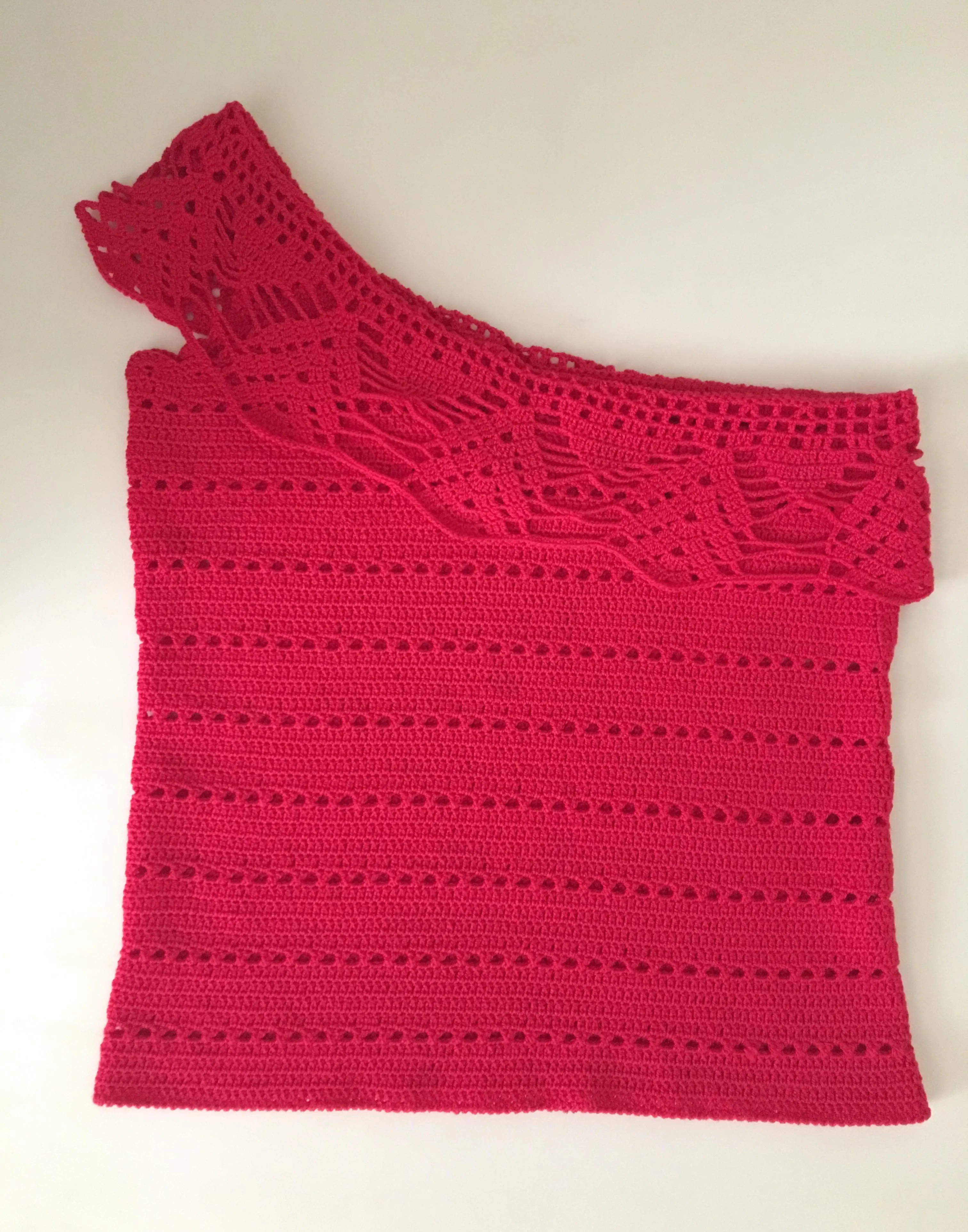 Pafuli Hand Knitted Silk Effect Single Shoulder Badi Ruby