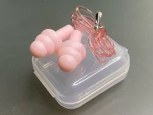 1 caja de PC lleno de confort de los tapones para los oídos de reducción de ruido de silicona suave tapones de oído soga de PVC tapones para los oídos de protección para la natación para dormir