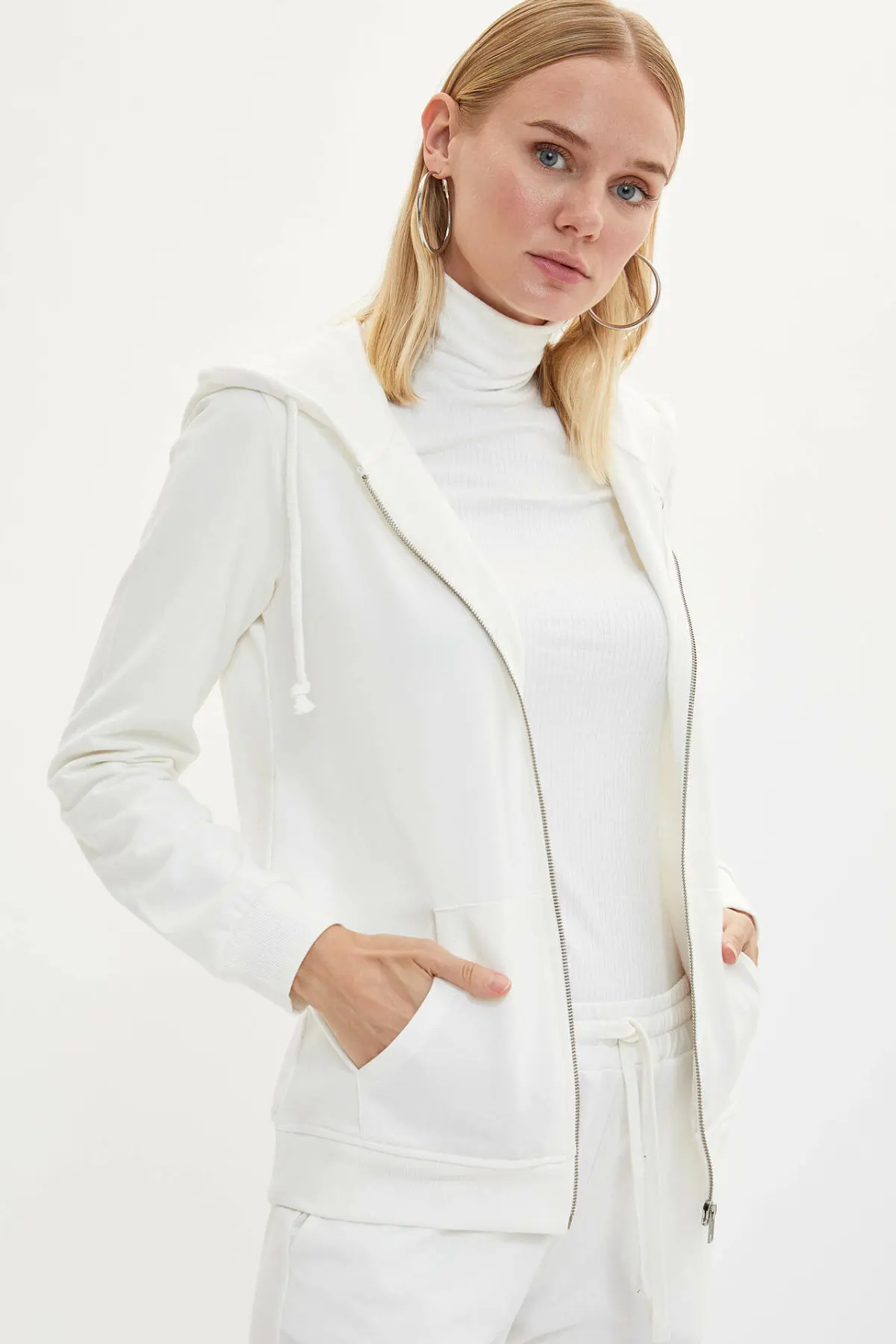 

DeFacto Women Casual Hoodies Coat Zipper Pocket Pure Color Female Autumn Thin Simple Hoodies Coat New-L5611AZ19AU-L5611AZ19AU