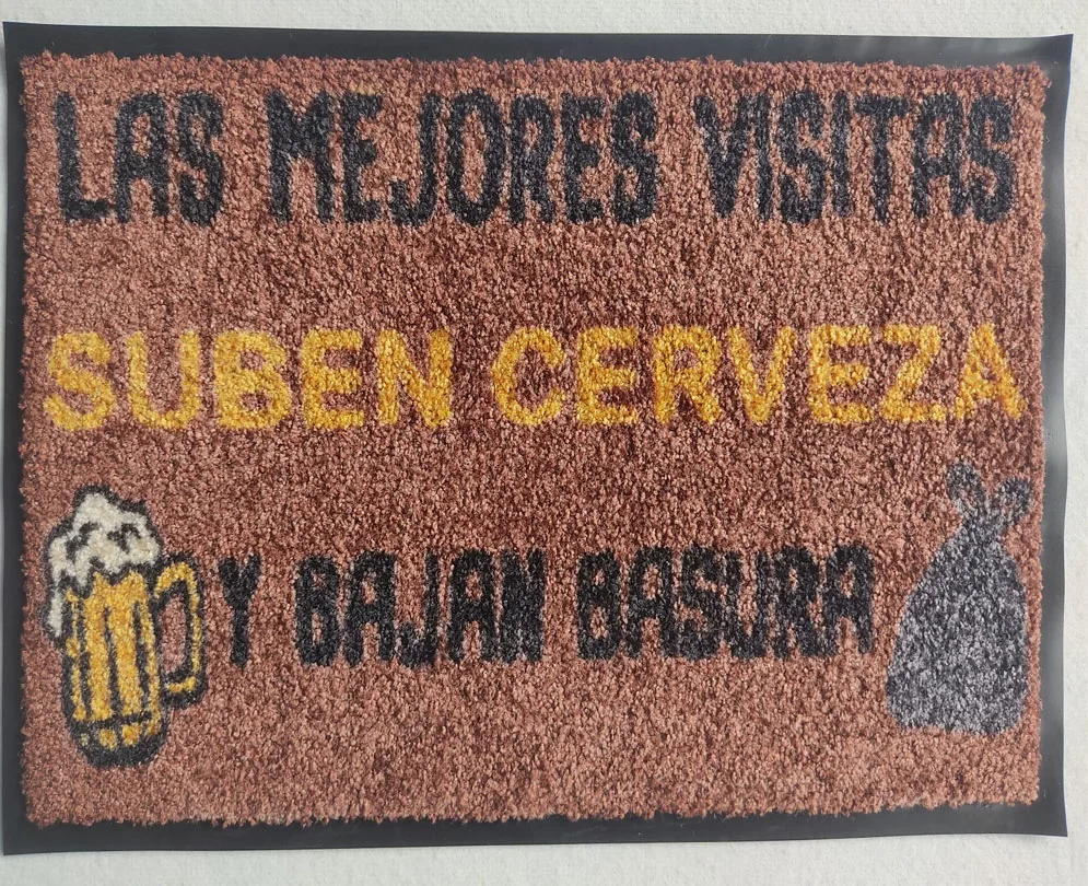 FELPUDO DE ENTRADA EN CASA 40x60 REGALO IDEAL ORIGINAL, SIMPATICO,DIFERENTE LAS MEJORES VISITAS SUBEN CERVEZA BAJAN LA BASURA