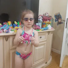 Gafas de sol sin montura con forma de corazón para niños, anteojos de sol deportivos a la moda, con Lentes rojas en color gris y Rosa, con UV400