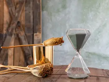 

Stylish Hourglass height 15 cm 30 minutes Diamond Glass Souvenirs creative gift home decoration transparent