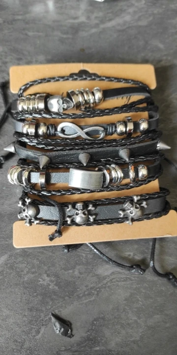 Bracelet en cuir style gothique